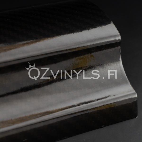 QZ Carbon V2 Kiiltävä | Valkoinen pohja (tuloste) QZ3717